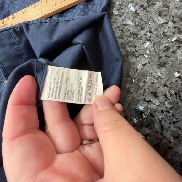 Van Heusen Never Tuck Men’s Button-Up Shirt Size Large Blue Patterned Long Sleev - Picture 6 of 8